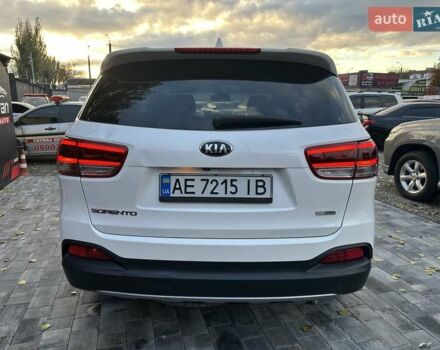 Білий Кіа Соренто, об'ємом двигуна 2.2 л та пробігом 205 тис. км за 22999 $, фото 7 на Automoto.ua