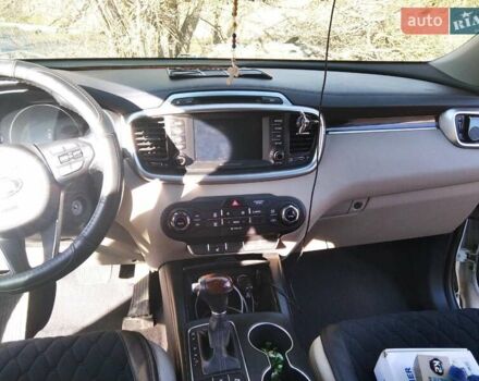 Білий Кіа Соренто, об'ємом двигуна 3.34 л та пробігом 166 тис. км за 18000 $, фото 17 на Automoto.ua