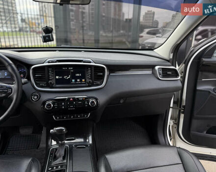 Белый Киа Соренто, объемом двигателя 2 л и пробегом 246 тыс. км за 17300 $, фото 20 на Automoto.ua