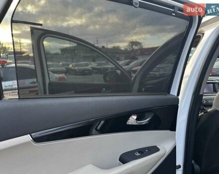 Білий Кіа Соренто, об'ємом двигуна 2.2 л та пробігом 205 тис. км за 22999 $, фото 21 на Automoto.ua
