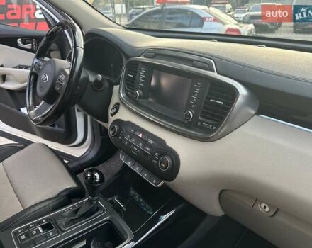 Білий Кіа Соренто, об'ємом двигуна 2.2 л та пробігом 205 тис. км за 22999 $, фото 25 на Automoto.ua