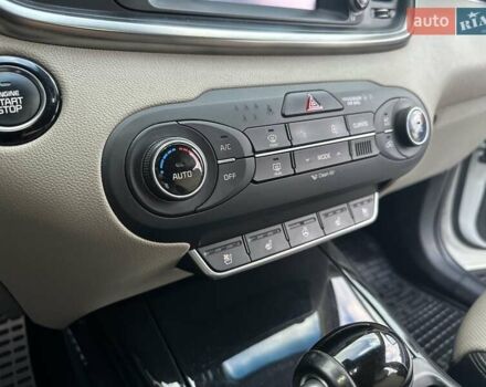 Білий Кіа Соренто, об'ємом двигуна 2.2 л та пробігом 205 тис. км за 22999 $, фото 16 на Automoto.ua