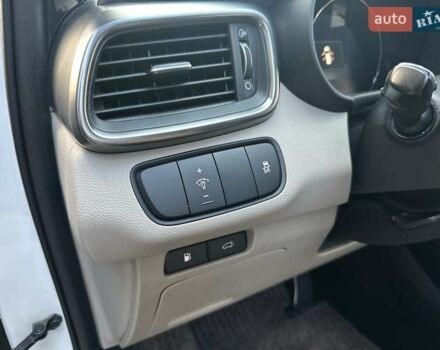 Білий Кіа Соренто, об'ємом двигуна 2.2 л та пробігом 205 тис. км за 22999 $, фото 15 на Automoto.ua