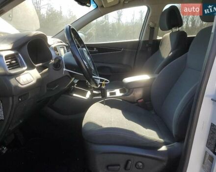 Белый Киа Соренто, объемом двигателя 2.4 л и пробегом 142 тыс. км за 2100 $, фото 6 на Automoto.ua