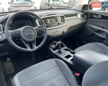 Белый Киа Соренто, объемом двигателя 2.36 л и пробегом 165 тыс. км за 16300 $, фото 5 на Automoto.ua