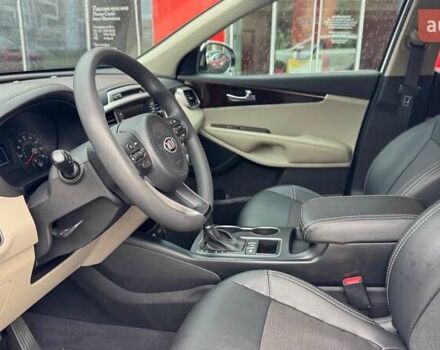 Белый Киа Соренто, объемом двигателя 3.3 л и пробегом 133 тыс. км за 15246 $, фото 5 на Automoto.ua