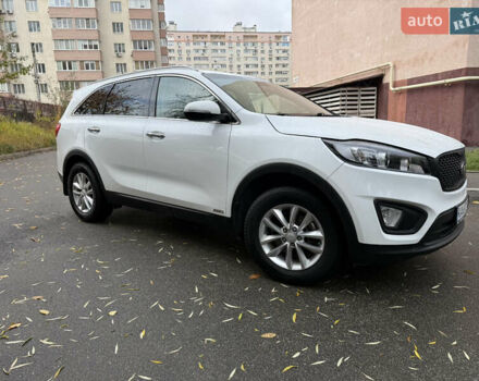 Киа Соренто 2016 в Киеве на Automoto.ua Белый Киа Соренто, объемом двигателя 2.36 л и пробегом 118 тыс. км за 16700 $, фото 2 на Automoto.ua