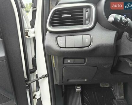 Білий Кіа Соренто, об'ємом двигуна 2.2 л та пробігом 130 тис. км за 24000 $, фото 19 на Automoto.ua