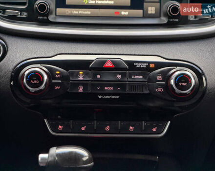 Білий Кіа Соренто, об'ємом двигуна 2 л та пробігом 246 тис. км за 18500 $, фото 12 на Automoto.ua