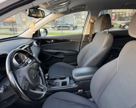 Белый Киа Соренто, объемом двигателя 3.3 л и пробегом 83 тыс. км за 14700 $, фото 20 на Automoto.ua