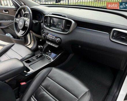 Белый Киа Соренто, объемом двигателя 2 л и пробегом 246 тыс. км за 17300 $, фото 15 на Automoto.ua