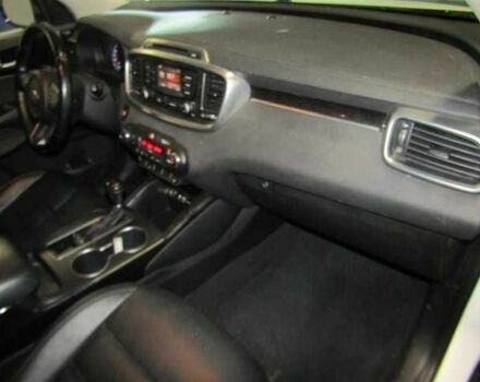 Білий Кіа Соренто, об'ємом двигуна 2 л та пробігом 172 тис. км за 15300 $, фото 6 на Automoto.ua