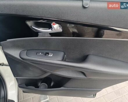 Белый Киа Соренто, объемом двигателя 2.2 л и пробегом 145 тыс. км за 25000 $, фото 24 на Automoto.ua