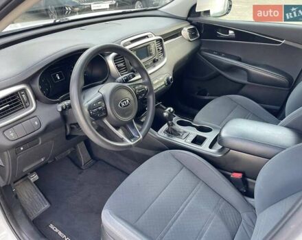 Белый Киа Соренто, объемом двигателя 2.36 л и пробегом 165 тыс. км за 16300 $, фото 8 на Automoto.ua