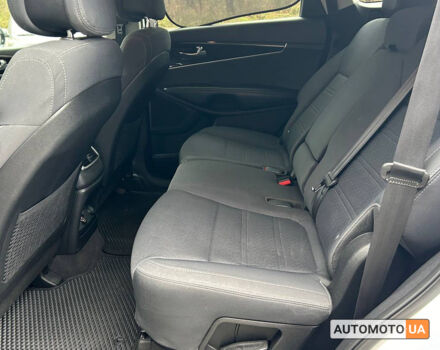Білий Кіа Соренто, об'ємом двигуна 2.4 л та пробігом 135 тис. км за 15300 $, фото 16 на Automoto.ua