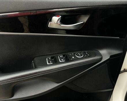 Білий Кіа Соренто, об'ємом двигуна 2 л та пробігом 245 тис. км за 18500 $, фото 8 на Automoto.ua