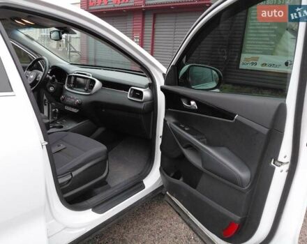 Белый Киа Соренто, объемом двигателя 2.4 л и пробегом 135 тыс. км за 15200 $, фото 13 на Automoto.ua