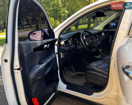 Білий Кіа Соренто, об'ємом двигуна 2 л та пробігом 133 тис. км за 22000 $, фото 8 на Automoto.ua