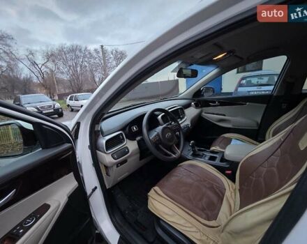 Белый Киа Соренто, объемом двигателя 2.36 л и пробегом 65 тыс. км за 15300 $, фото 5 на Automoto.ua