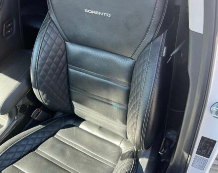 Белый Киа Соренто, объемом двигателя 2.2 л и пробегом 108 тыс. км за 26600 $, фото 3 на Automoto.ua