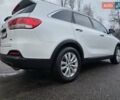 Белый Киа Соренто, объемом двигателя 2.36 л и пробегом 65 тыс. км за 15300 $, фото 2 на Automoto.ua