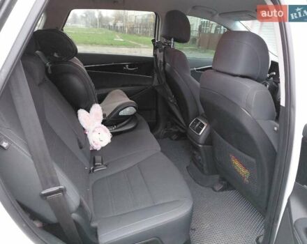 Белый Киа Соренто, объемом двигателя 2.4 л и пробегом 135 тыс. км за 15200 $, фото 17 на Automoto.ua