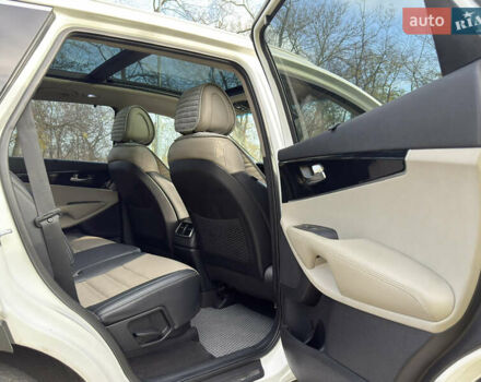 Білий Кіа Соренто, об'ємом двигуна 2.2 л та пробігом 115 тис. км за 25500 $, фото 11 на Automoto.ua