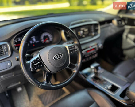 Білий Кіа Соренто, об'ємом двигуна 2 л та пробігом 133 тис. км за 22000 $, фото 12 на Automoto.ua