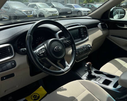 Білий Кіа Соренто, об'ємом двигуна 2.4 л та пробігом 65 тис. км за 14990 $, фото 7 на Automoto.ua
