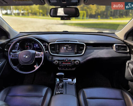 Білий Кіа Соренто, об'ємом двигуна 2 л та пробігом 133 тис. км за 22000 $, фото 15 на Automoto.ua