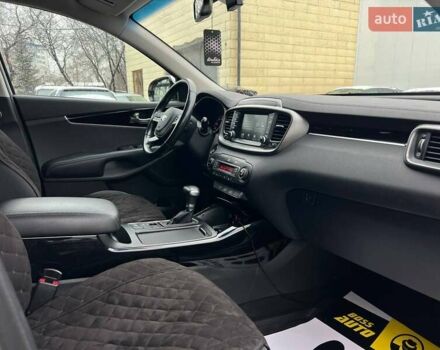 Білий Кіа Соренто, об'ємом двигуна 2.2 л та пробігом 51 тис. км за 31000 $, фото 24 на Automoto.ua