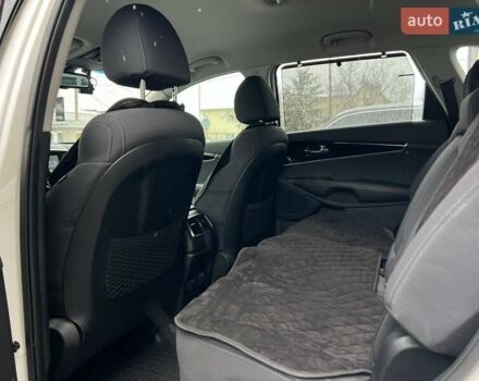 Білий Кіа Соренто, об'ємом двигуна 2.2 л та пробігом 51 тис. км за 31000 $, фото 22 на Automoto.ua