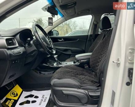 Білий Кіа Соренто, об'ємом двигуна 2.2 л та пробігом 51 тис. км за 31000 $, фото 21 на Automoto.ua