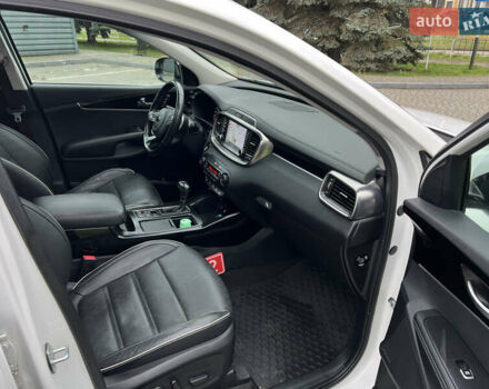 Білий Кіа Соренто, об'ємом двигуна 2.2 л та пробігом 171 тис. км за 28500 $, фото 45 на Automoto.ua