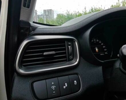 Киа Соренто 2018 в Киеве на Automoto.ua Белый Киа Соренто, объемом двигателя 2.2 л и пробегом 185 тыс. км за 20999 $, фото 13 на Automoto.ua