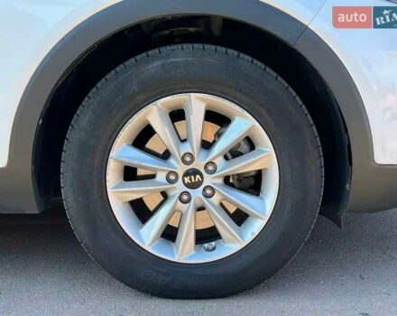 Белый Киа Соренто, объемом двигателя 3.3 л и пробегом 148 тыс. км за 15500 $, фото 4 на Automoto.ua