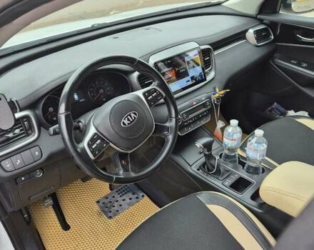 Белый Киа Соренто, объемом двигателя 2.4 л и пробегом 85 тыс. км за 18200 $, фото 5 на Automoto.ua