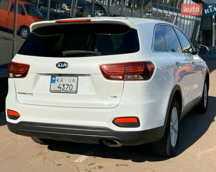 Белый Киа Соренто, объемом двигателя 3.3 л и пробегом 148 тыс. км за 15500 $, фото 8 на Automoto.ua
