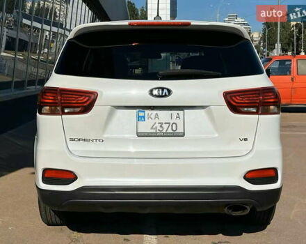 Белый Киа Соренто, объемом двигателя 3.3 л и пробегом 148 тыс. км за 15500 $, фото 7 на Automoto.ua