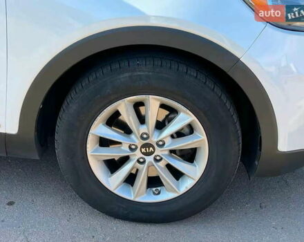 Белый Киа Соренто, объемом двигателя 3.3 л и пробегом 148 тыс. км за 15500 $, фото 5 на Automoto.ua