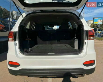 Белый Киа Соренто, объемом двигателя 3.3 л и пробегом 148 тыс. км за 15500 $, фото 11 на Automoto.ua