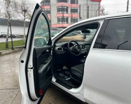 Киа Соренто 2020 в Черновцах на Automoto.ua Белый Киа Соренто, объемом двигателя 2.4 л и пробегом 113 тыс. км за 19700 $, фото 4 на Automoto.ua