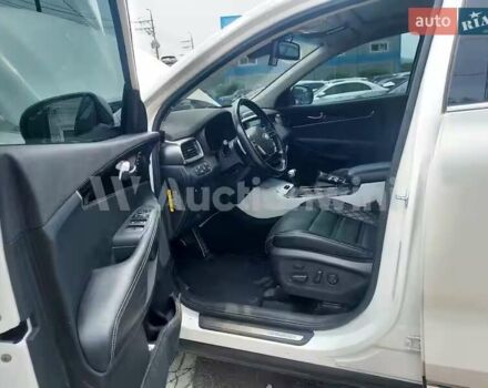 Белый Киа Соренто, объемом двигателя 2.2 л и пробегом 88 тыс. км за 12500 $, фото 8 на Automoto.ua
