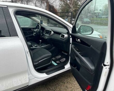 Киа Соренто 2020 в Черновцах на Automoto.ua Белый Киа Соренто, объемом двигателя 2.4 л и пробегом 113 тыс. км за 19700 $, фото 20 на Automoto.ua