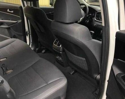 Білий Кіа Соренто, об'ємом двигуна 2.4 л та пробігом 114 тис. км за 15600 $, фото 5 на Automoto.ua