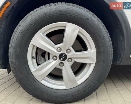Белый Киа Соренто, объемом двигателя 2.5 л и пробегом 262 тыс. км за 24500 $, фото 30 на Automoto.ua