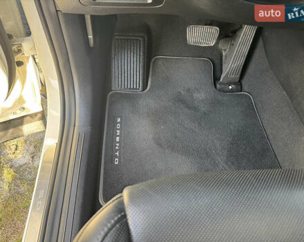 Белый Киа Соренто, объемом двигателя 2.15 л и пробегом 121 тыс. км за 31500 $, фото 42 на Automoto.ua