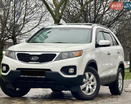 Білий Кіа Соренто, об'ємом двигуна 2.4 л та пробігом 327 тис. км за 9999 $, фото 1 на Automoto.ua