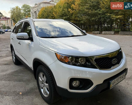 Белый Киа Соренто, объемом двигателя 2.4 л и пробегом 50 тыс. км за 13300 $, фото 1 на Automoto.ua