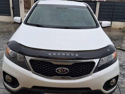 Белый Киа Соренто, объемом двигателя 2.36 л и пробегом 200 тыс. км за 13000 $, фото 1 на Automoto.ua